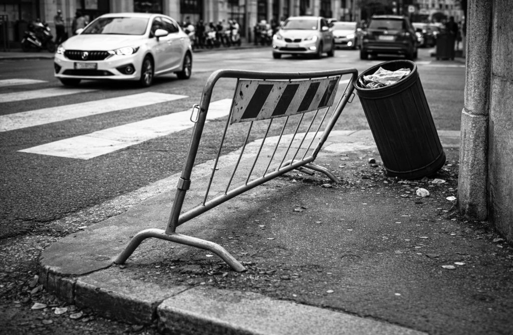 Tracce Umane in Città: Come l’Uso Quotidiano Modifica lo Spazio Urbano