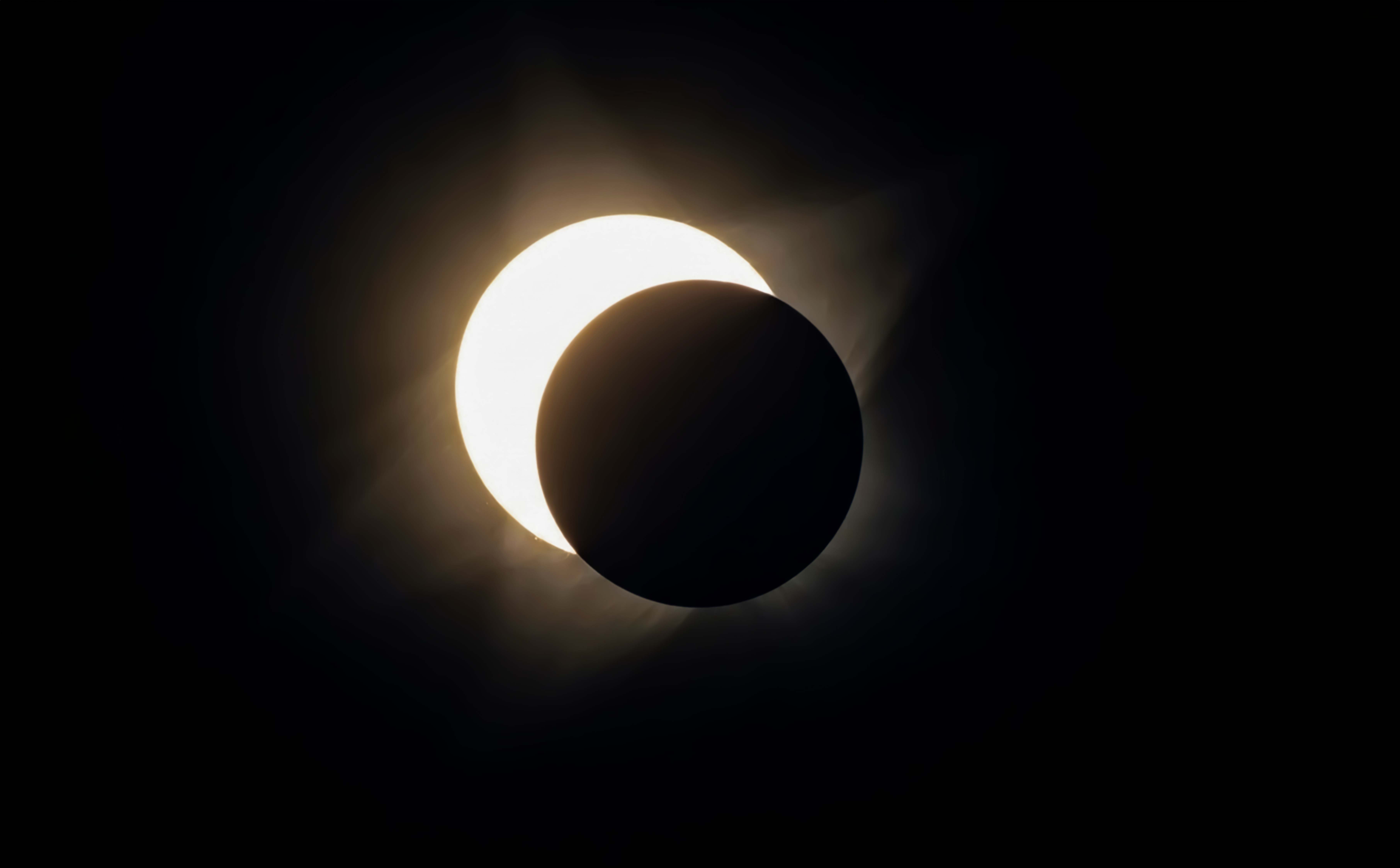 Una Luna Troppo Perfetta